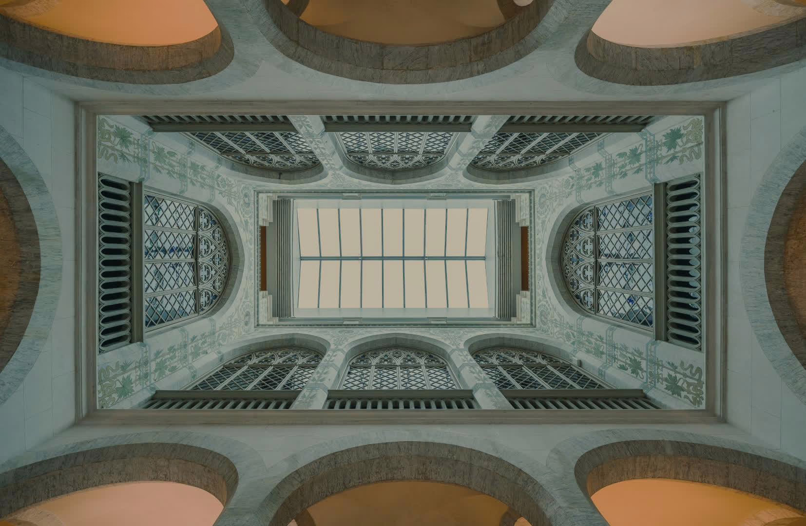 Example of image with The Phoenician Scheme - Chapel LUT applied.